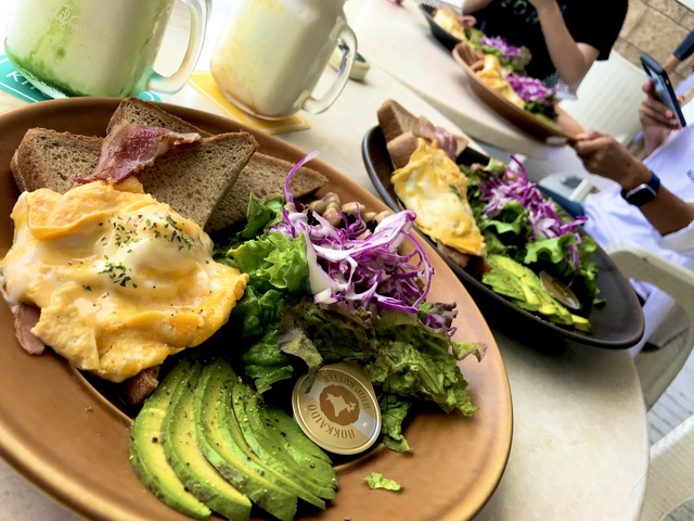 子連れ沖縄旅行家族で行ける人気カフェ-カリフキッチン沖縄メニュー写真